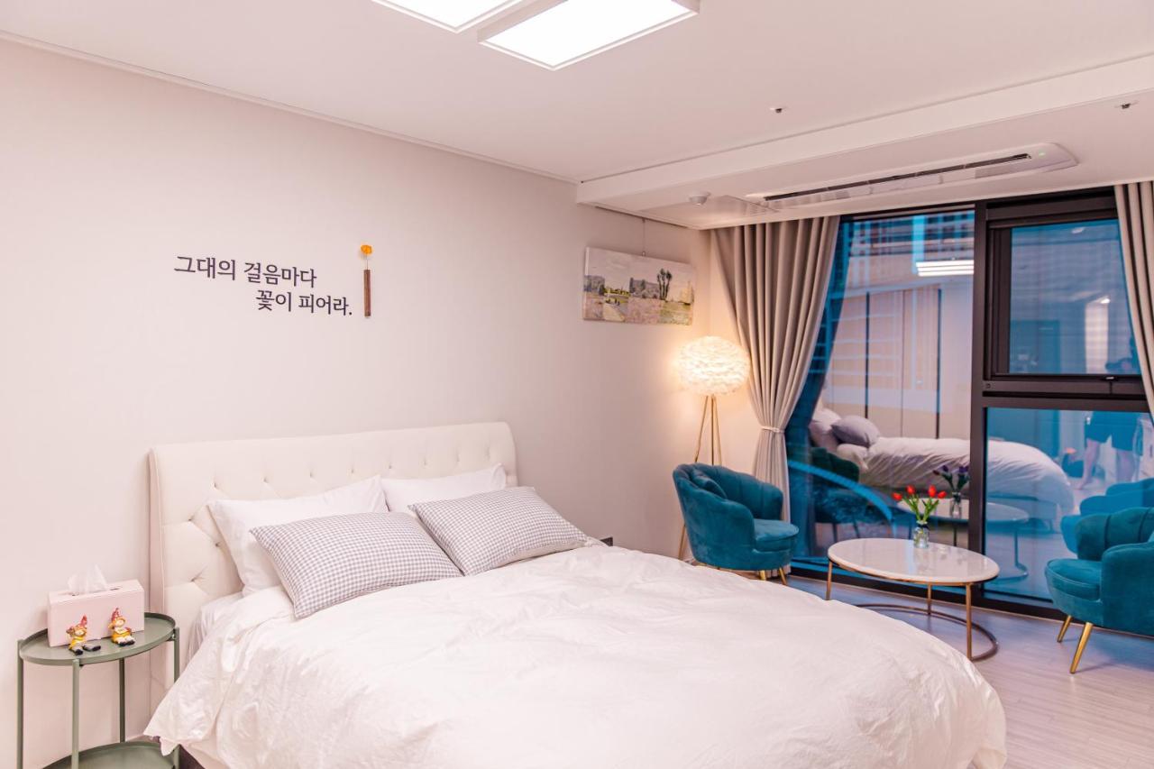 Lotte Castle Marina Aparthotel Yeosu Eksteriør bilde