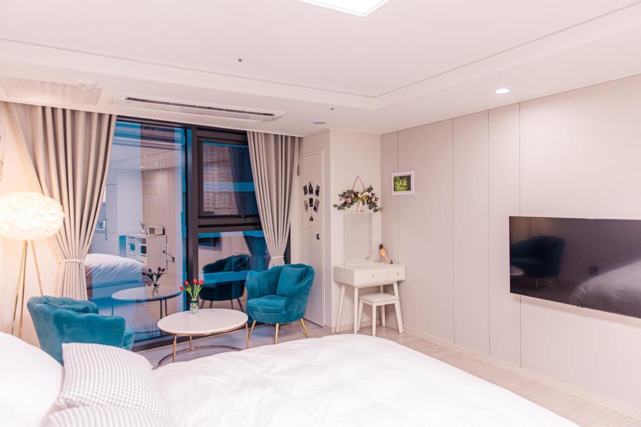 Lotte Castle Marina Aparthotel Yeosu Eksteriør bilde