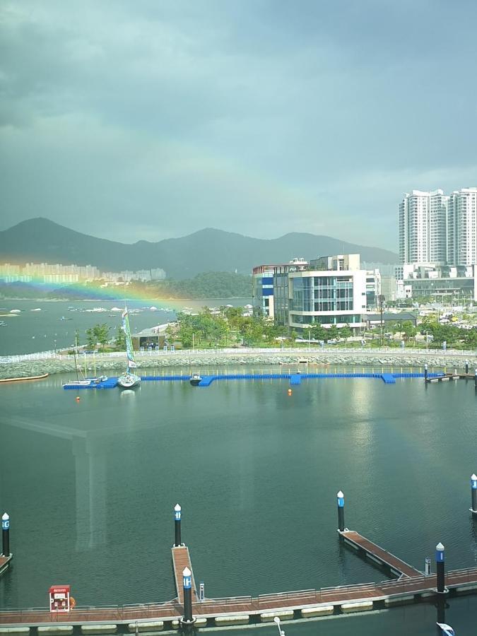 Lotte Castle Marina Aparthotel Yeosu Eksteriør bilde