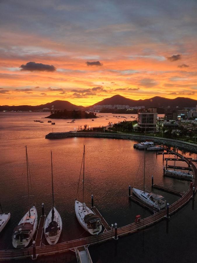Lotte Castle Marina Aparthotel Yeosu Eksteriør bilde